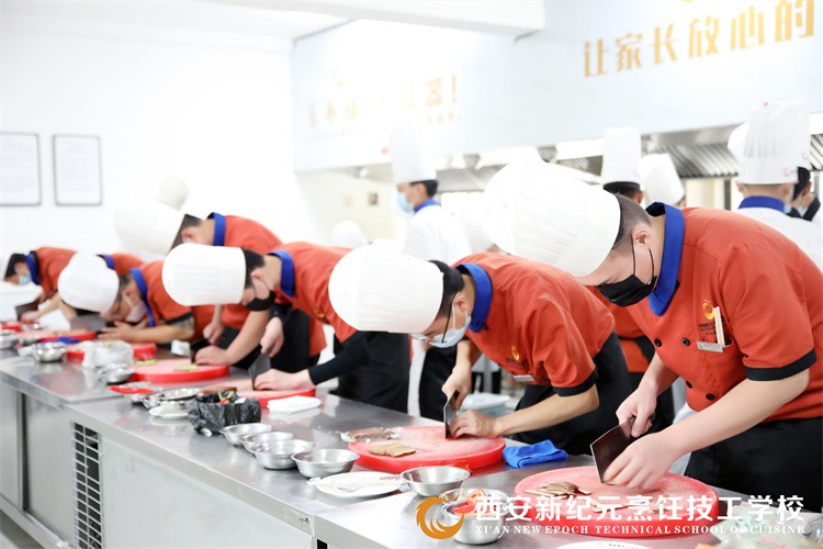 ѧУǾƵ꣬ѧʦȥѧã